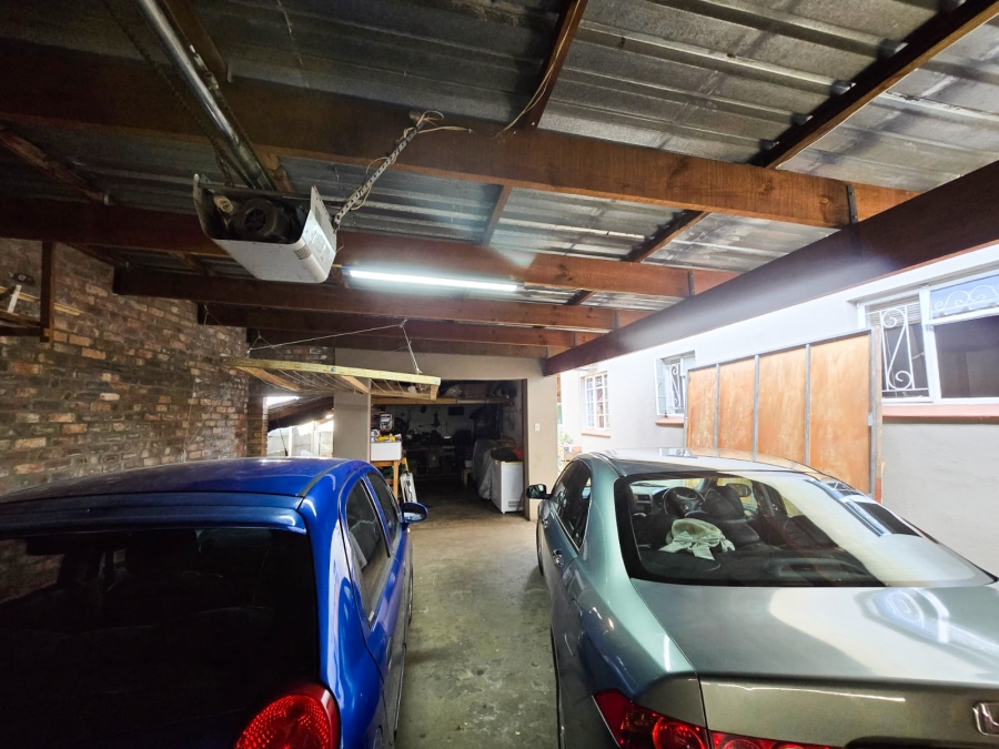 5 Bedroom Property for Sale in Lemoenkloof Western Cape